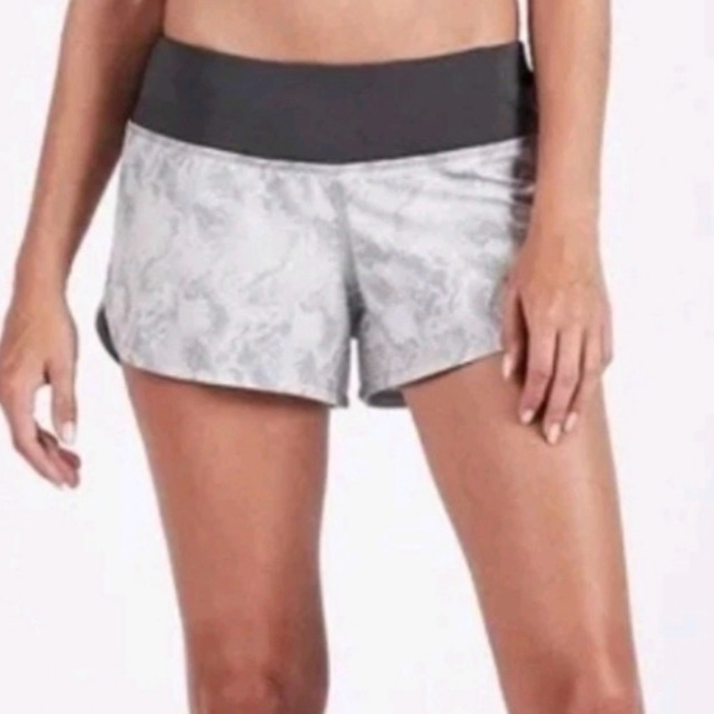 095 Vuori Omni Performance Shorts EUC